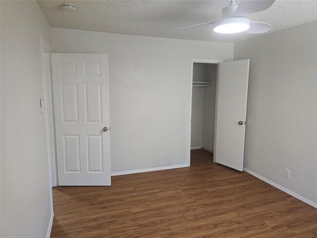 Building Photo - 7108 Creekside Dr