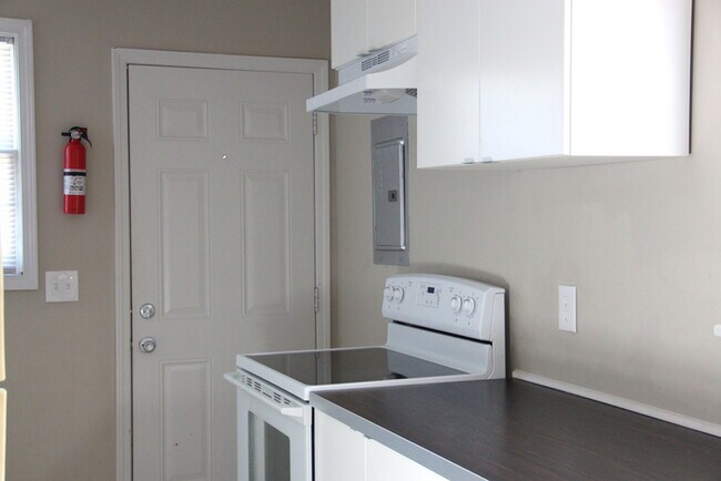 Building Photo - 2 Bedroom / 2 Bath Apartment with w/d hookups in East Nashville!