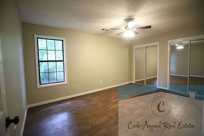 Building Photo - Nettleton Schools - 6 bed/ 3 bath 2,500 sq.ft.., back deck, fenced yard!!