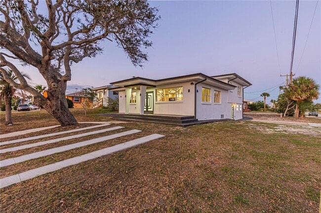 Building Photo - 2061 S Peninsula Dr