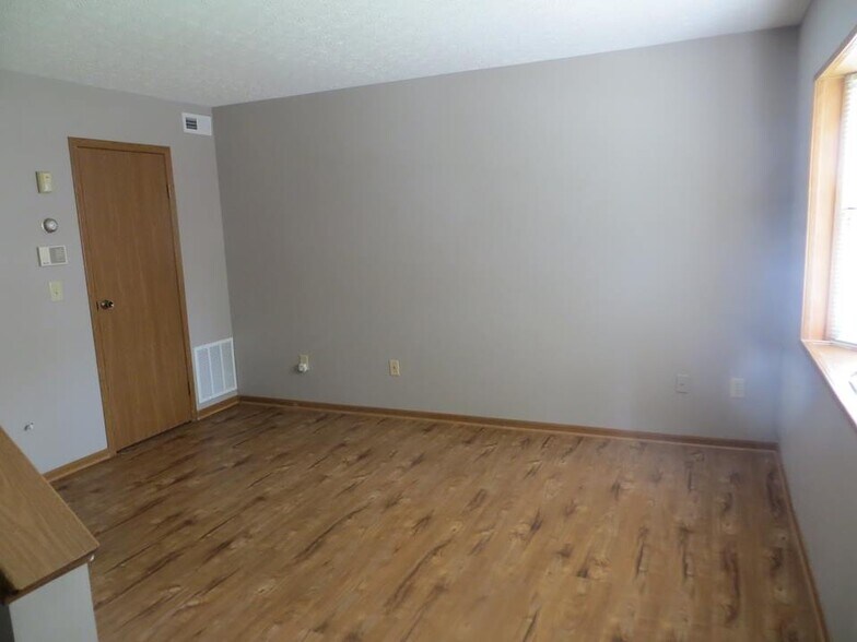 Living room - 364 E Mithoff St