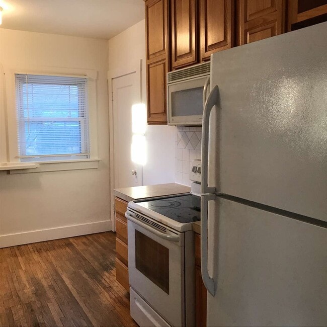 Building Photo - 1536 Peterson St