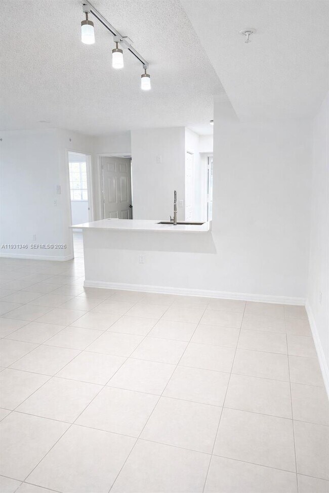 Building Photo - 2494 Centergate Dr