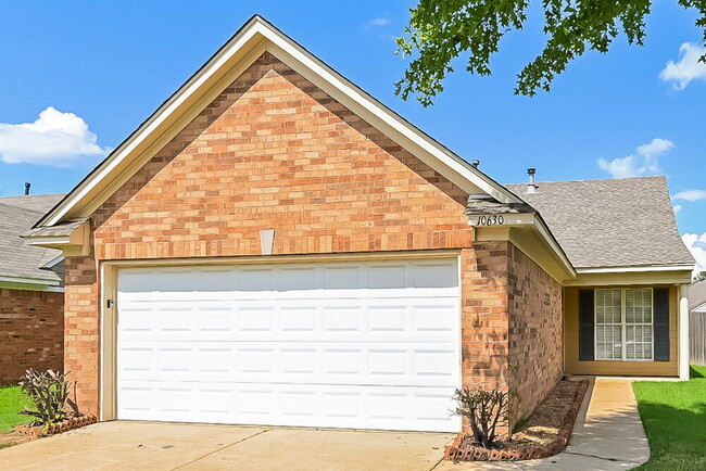 Building Photo - 10630 Pecan View Dr