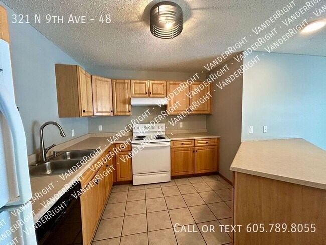 Primary Photo - 321 9th Ave