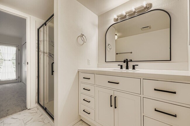 Building Photo - Fully-Remodeled 3 Bed 2.5 Bath Kirkland Home!
