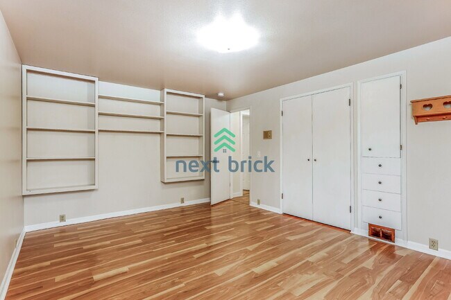 Building Photo - Stunning cul-de-sac residence near Odle Middle School and Bellevue Aquatic Center!