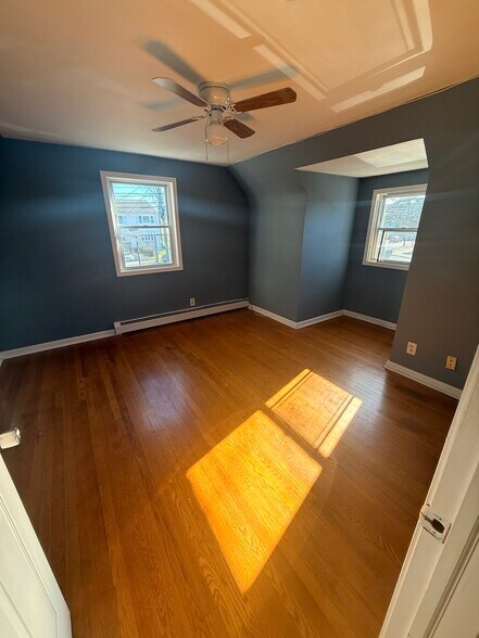 Building Photo - 2505 Girard Pl