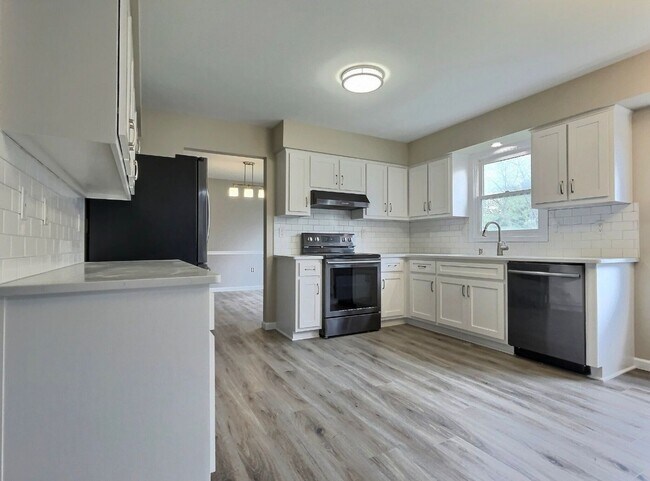 Building Photo - 46 White Oak Blvd