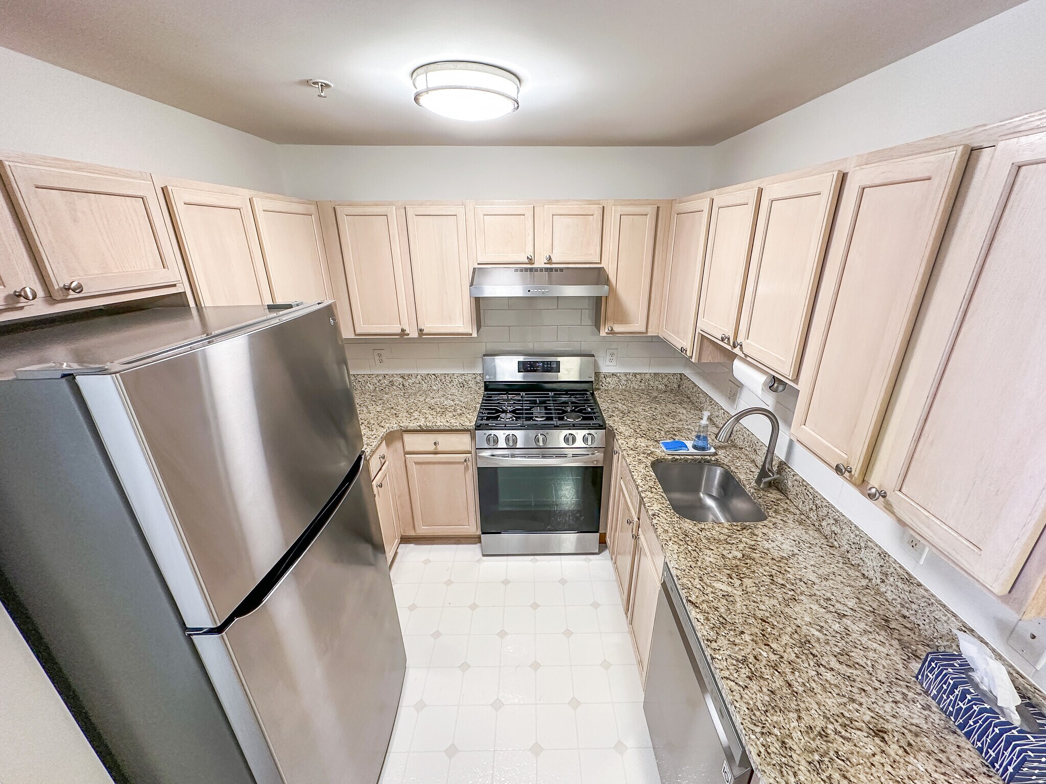 Building Photo - 1872 Lindsay Ln