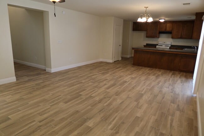 Building Photo - 305 Alysheba Dr