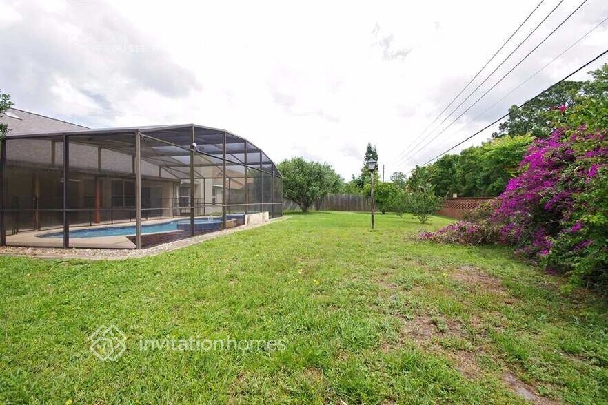 Building Photo - 1450 Thornhill Cir
