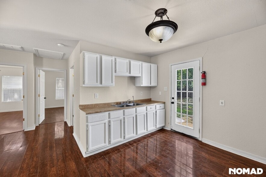 Building Photo - 1534 Mardell St
