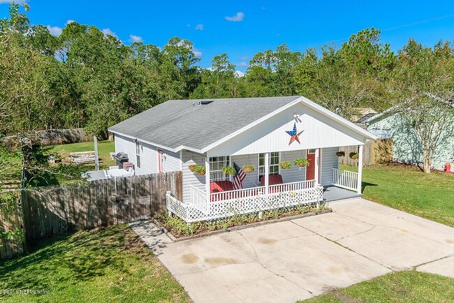 Building Photo - Charming and fully-fenced St. Augustine ho...