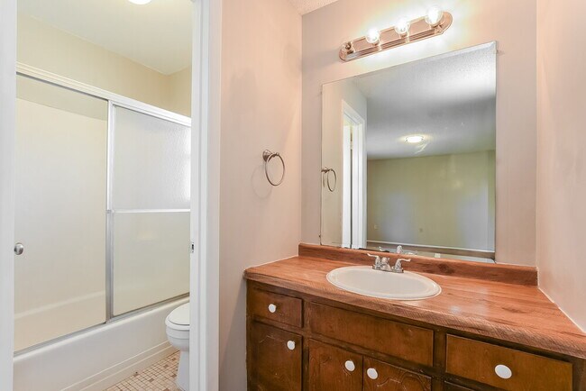 Building Photo - 1608 Gattis Dr