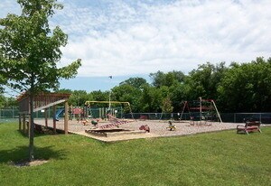 Building Photo - 9439 Bay Colony Dr