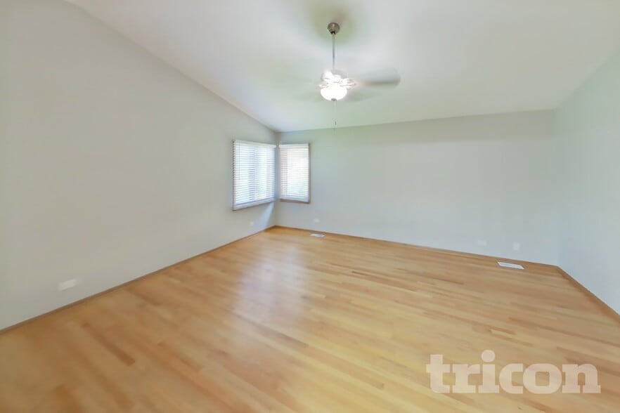 Building Photo - 5004 Lake Dawnwood Dr