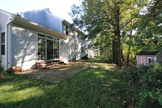 Building Photo - Spacious 4BD/2.5BA Colonial on Quiet Cul-d...