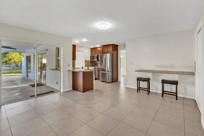 Building Photo - 290 NW 65th Ave