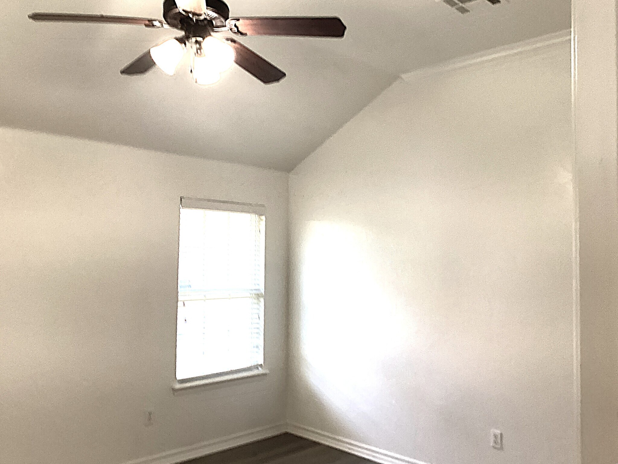 Building Photo - 909 Harvest Dr