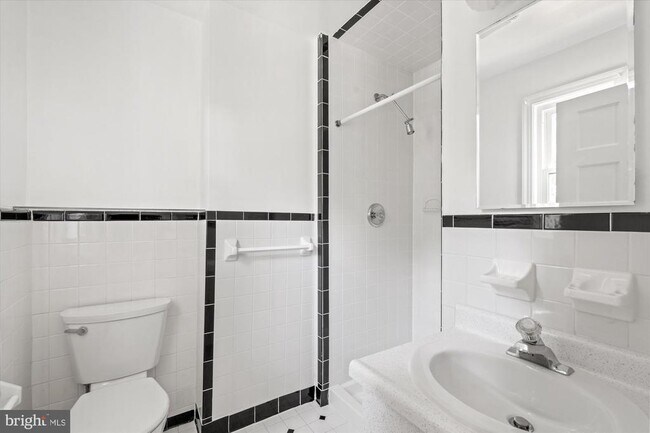 Building Photo - 7014 Beechwood Dr
