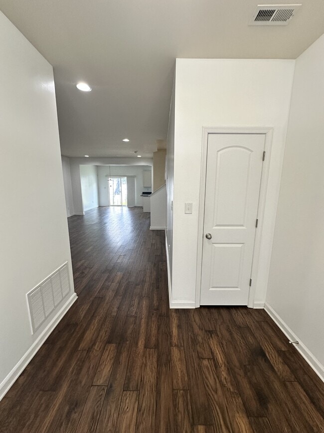 Building Photo - 255 Wilmore Dr