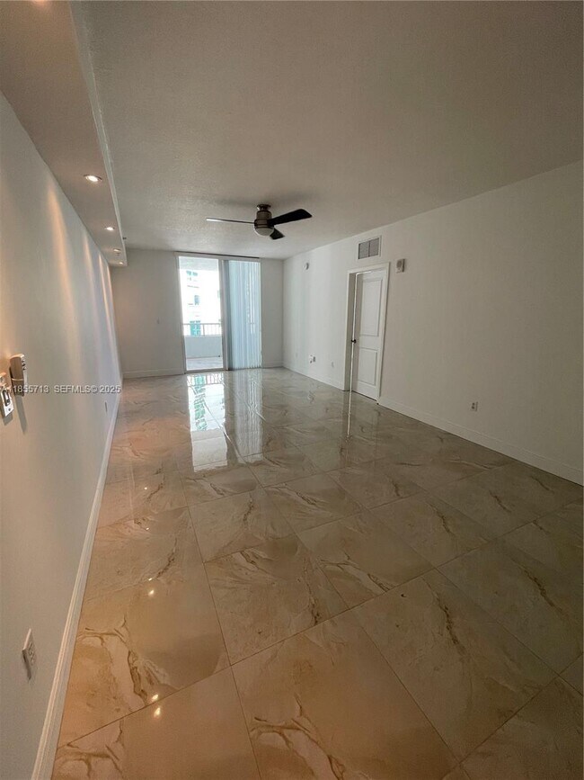 Building Photo - 170 SE 14th St