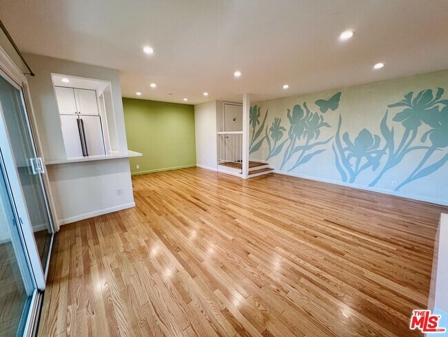 Building Photo - 2209 Summertime Ln