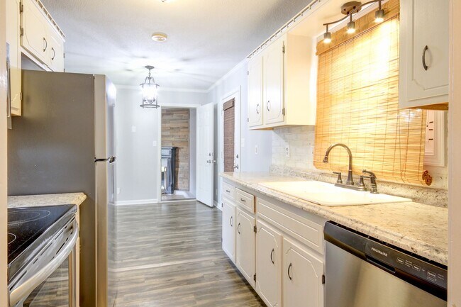 Building Photo - Three Bedroom Home for Rent with Two Bonus Areas!!!