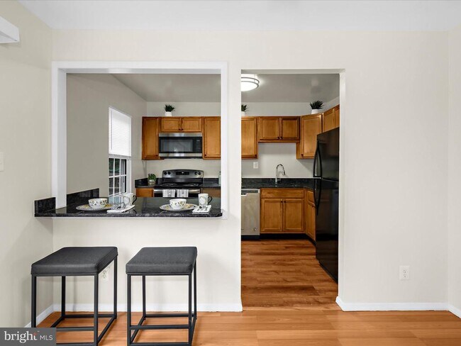 Building Photo - 855 De Franceaux Harbour