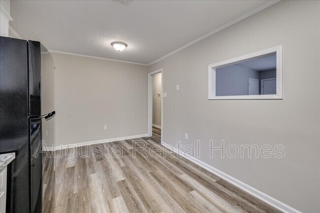 Building Photo - 3603 Columbine Dr