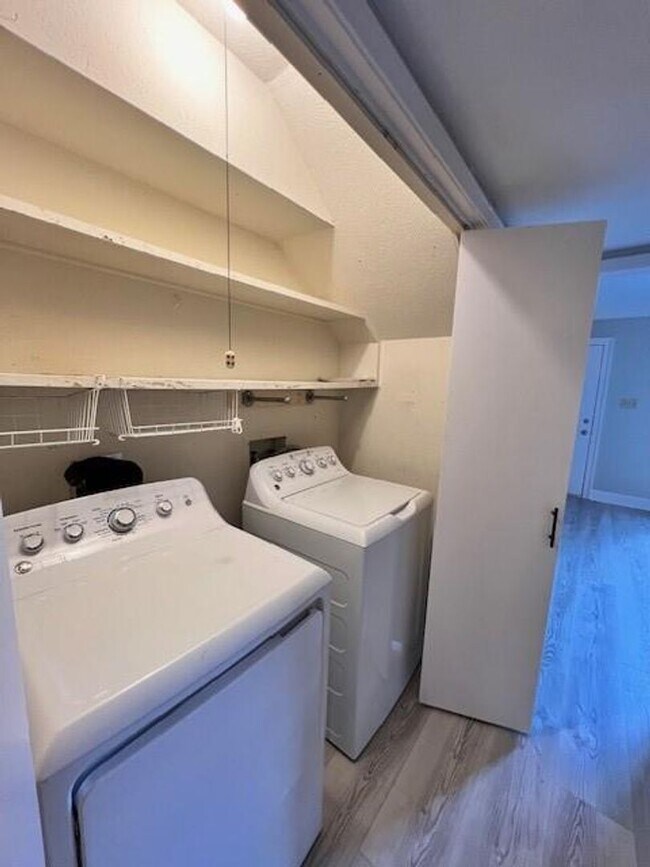 Building Photo - Move-in Ready 3 bed/ 2.5 bath home