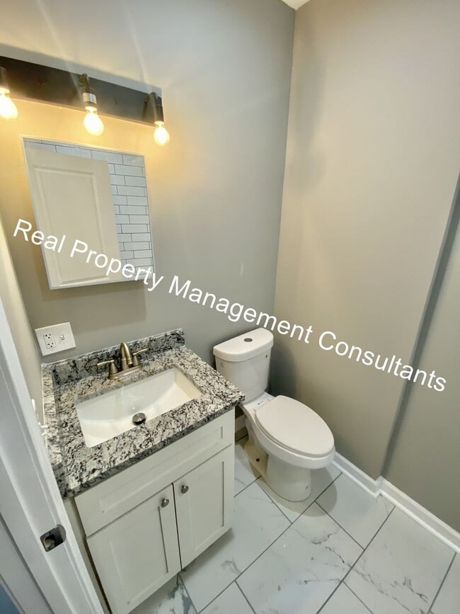 Building Photo - Renovated 3-Bedroom Home! Deposit Free Living Available via Obligo