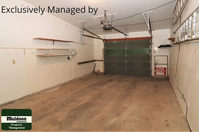 Building Photo - Very Nice Three Bedroom Home with Garage Included! in the Broadmoor Area!