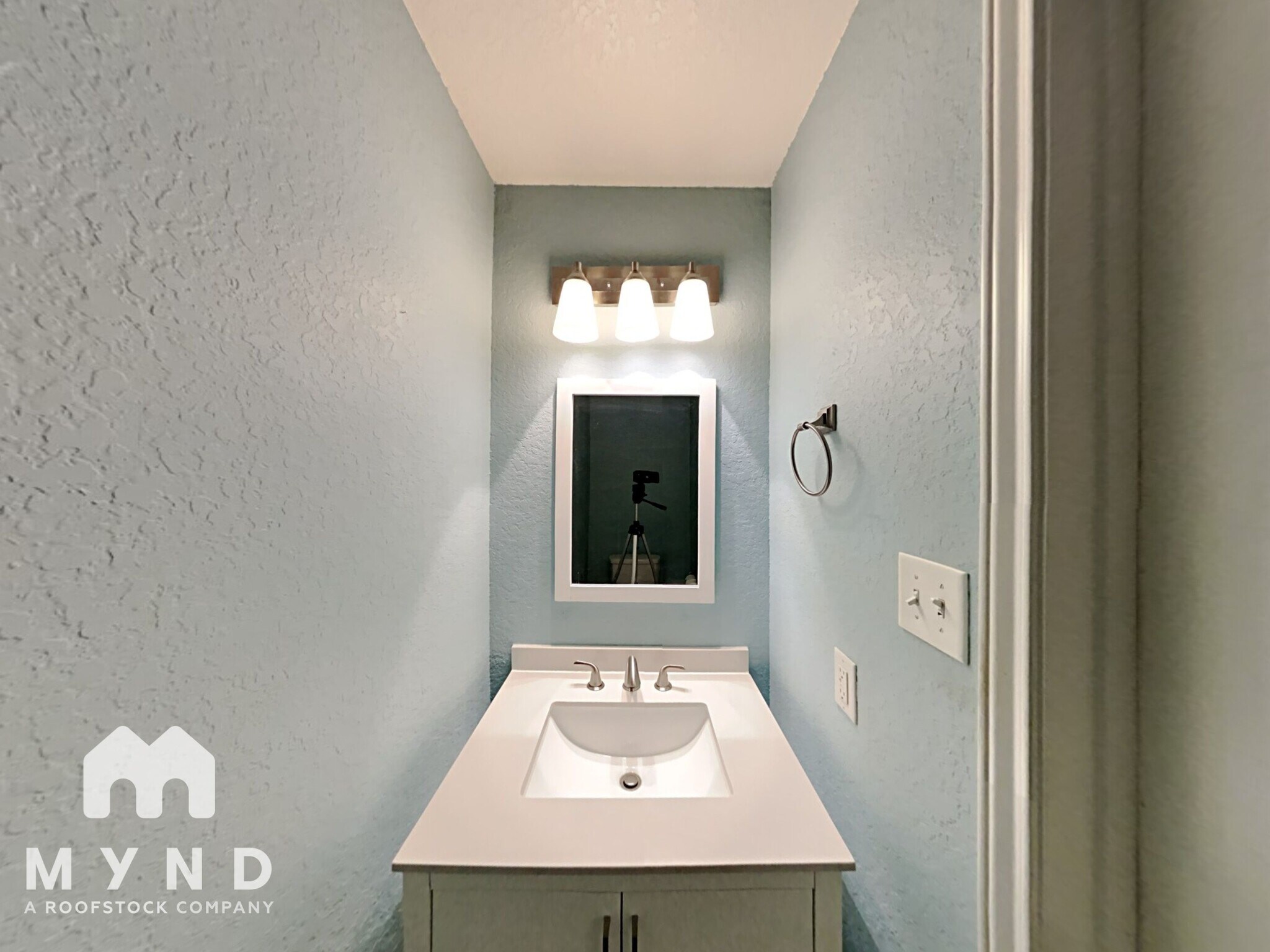 Building Photo - 9203 Silver Vista