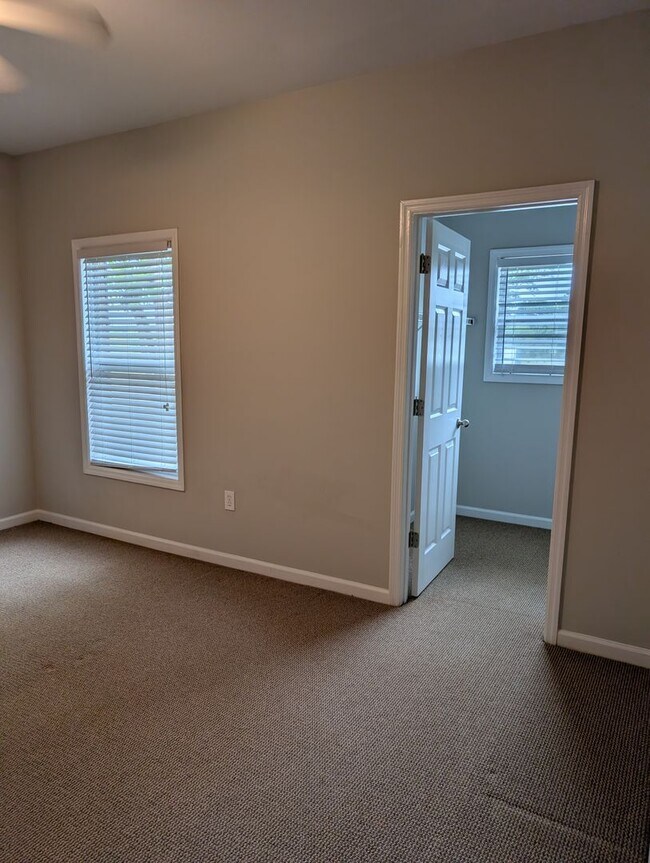 Building Photo - 807 Harvard Dr