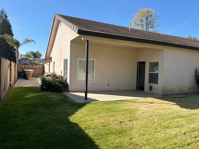 Building Photo - NORTHWEST BAKERSFIELD
