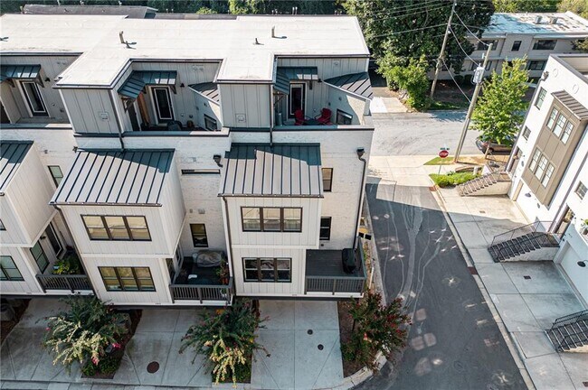 Building Photo - 1801 Huntington Hills Ln NW