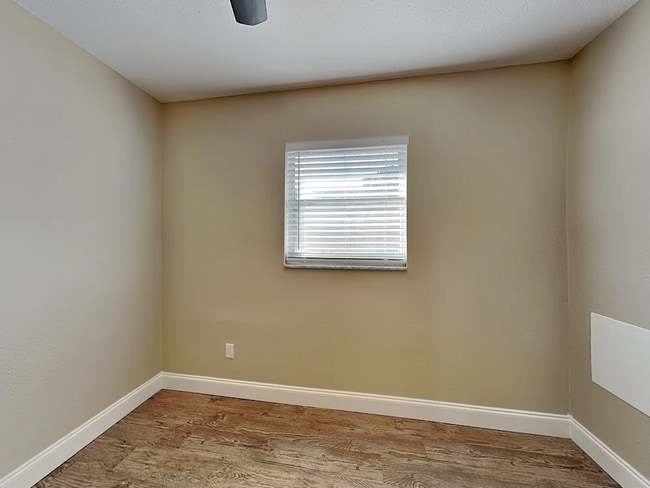 Building Photo - 1556 Nottingham Dr