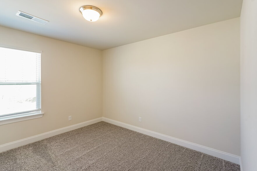 Building Photo - 1731 Tahoma Dr