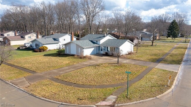 Building Photo - 8671 Ashwood Dr