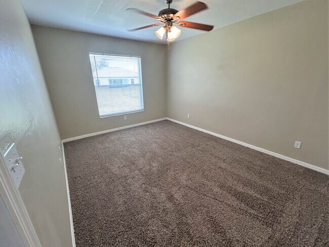 Building Photo - 1027 SW 9th Ct