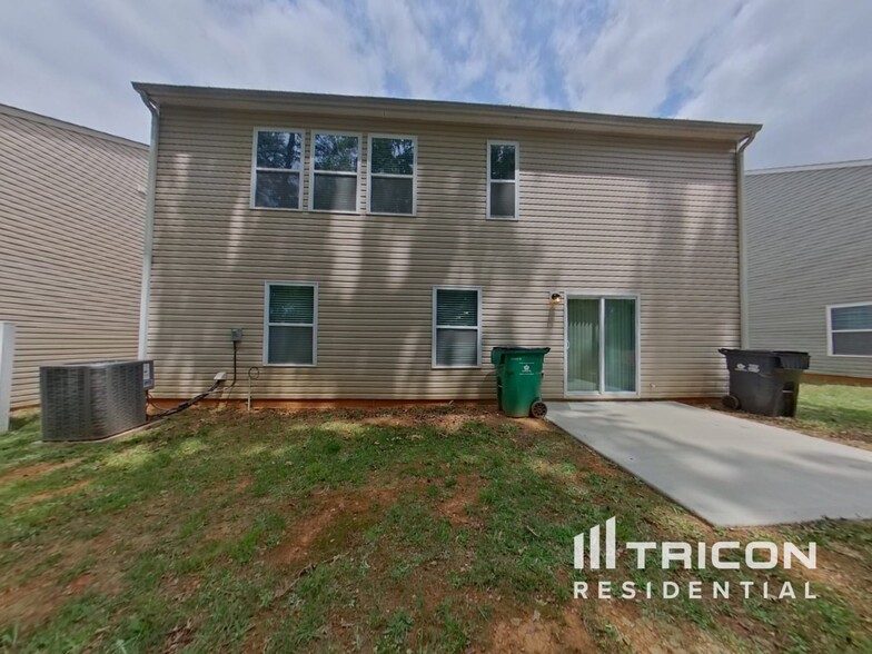 Building Photo - 3829 Old Wagon Rd