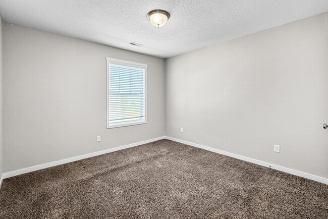 Building Photo - 2720 NW Casey Jones Ln