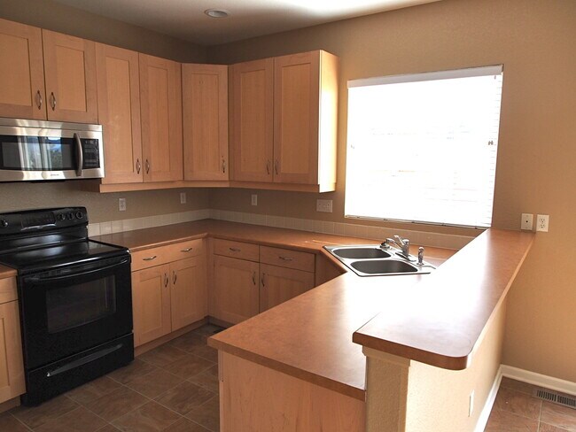 Building Photo - The Meadows Deceptively Spacious w/3BD plus Large Loft! Available Now.