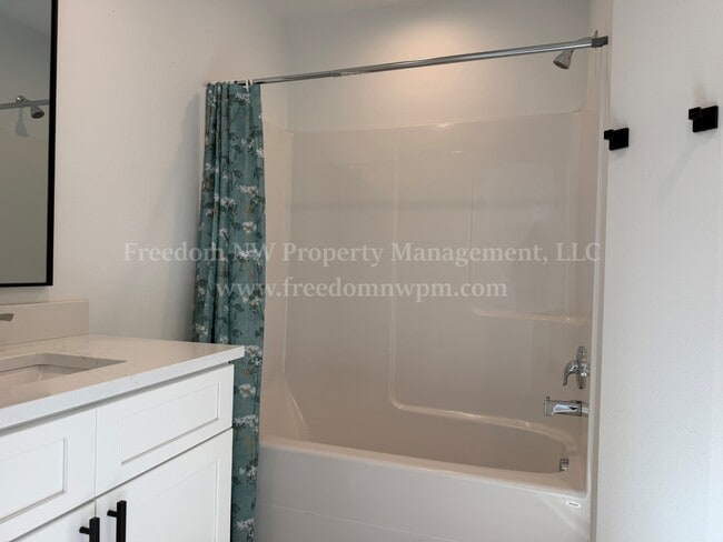 Building Photo - 1019 Peach Rd