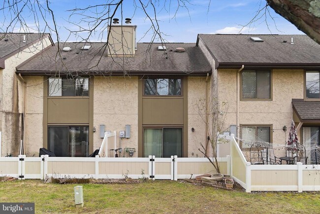 Building Photo - 60 Hampshire Dr