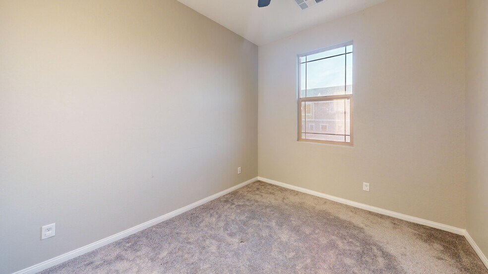 Building Photo - 770 Aurora Vale Pl