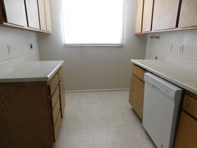 Building Photo - 408 Sahara Dr