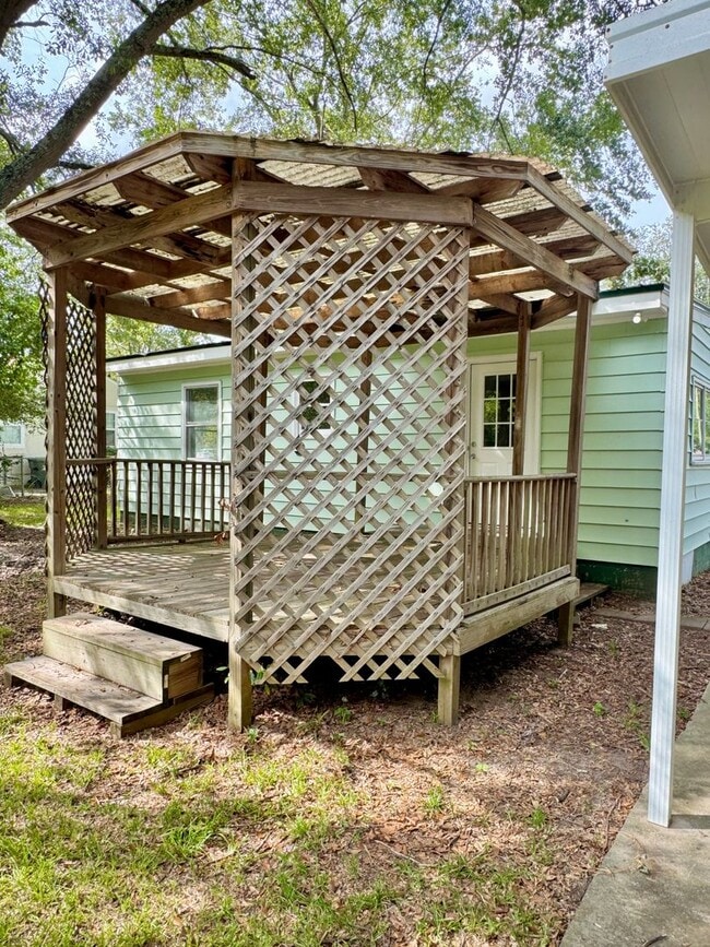 Building Photo - 1319 Laura Ave